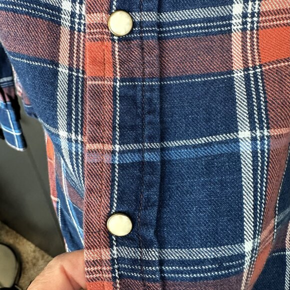 Men's Gap Flannel Size Large Slim Fit  Snap Front Shirt - Picture 3 of 5